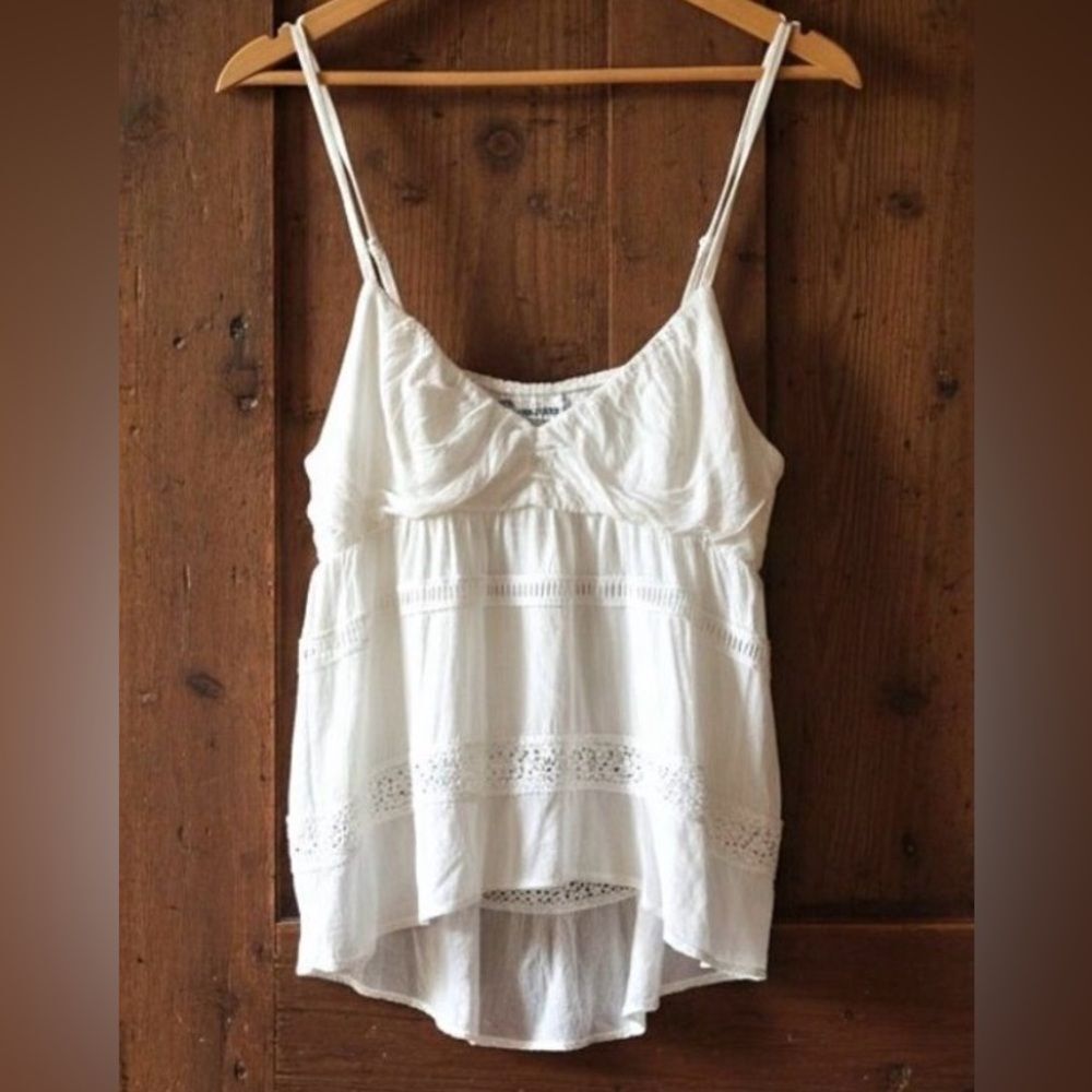 NWT No Boundaries V-neck Ruched Bust White Top -‎ Size L